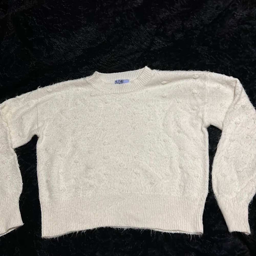 White pullover sweater.